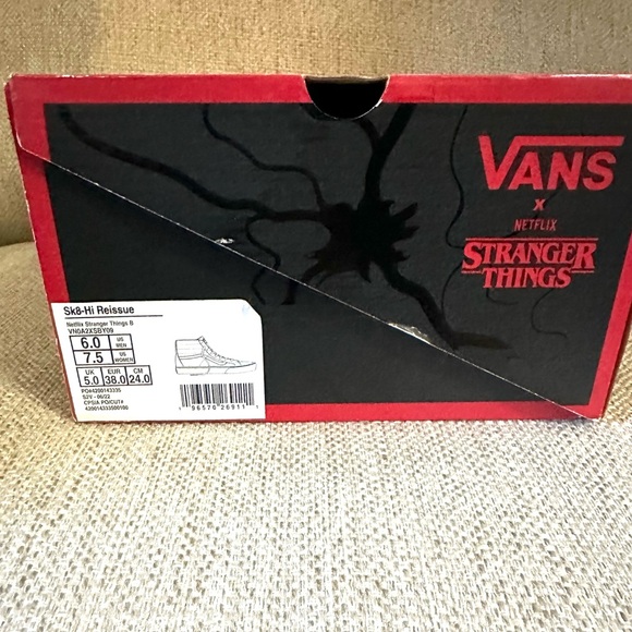 STRANGER THINGS HIGH TOP VANS- Limited Addition - Picture 6 of 8